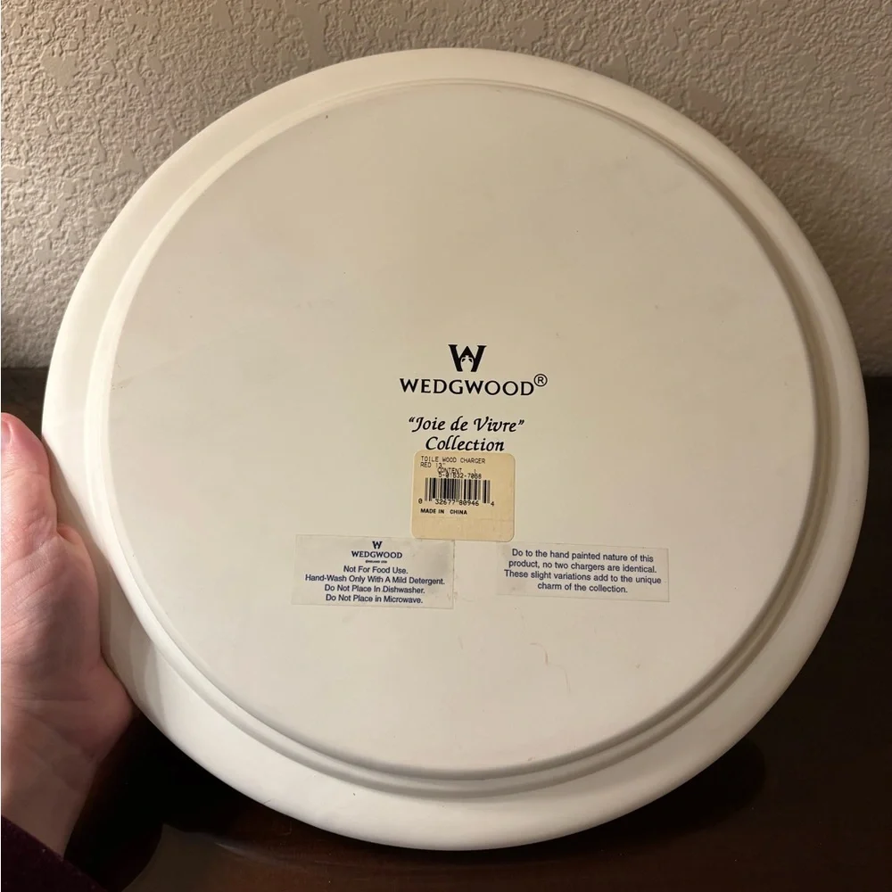 Wedgwood Toile Elegant Red and White Decorative Plate “Joie de vivre” Collection